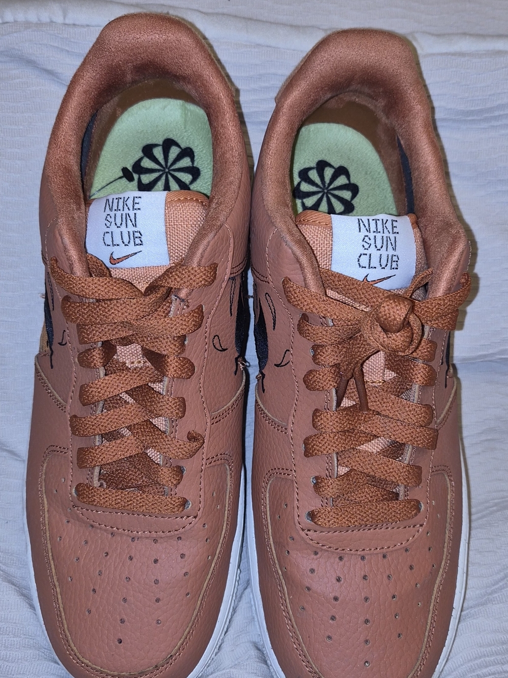 Nike Men's Tan Athletic Sneakers with White Sole - Picture 12 of 12